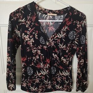 Forever 21 Floral V-neck Long Sleeve Top Size‎ Medium